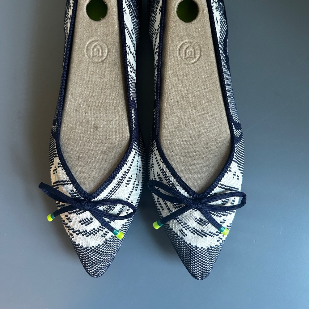 Rothy’s BNIB botanical navy 9 1/2 pointed flats